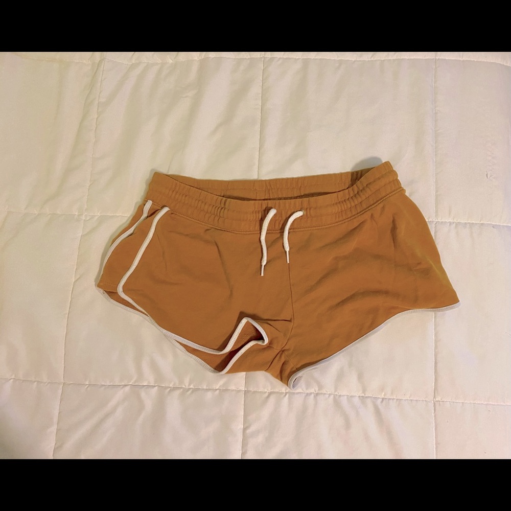 DIVIDED cloth shorts (Size L)